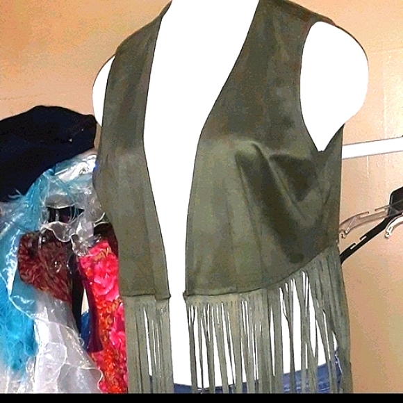 Boho fringed sueded vest - Picture 2 of 5
